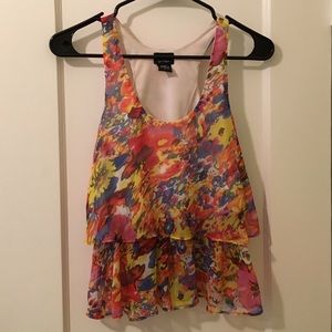 🌸🌺🌼 Multi colored floral top with ruffles, XS