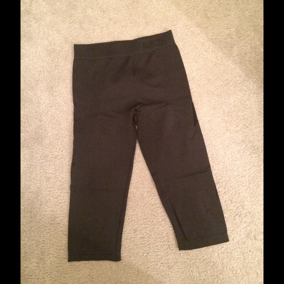 Electric Yoga Capri Workout Leggings