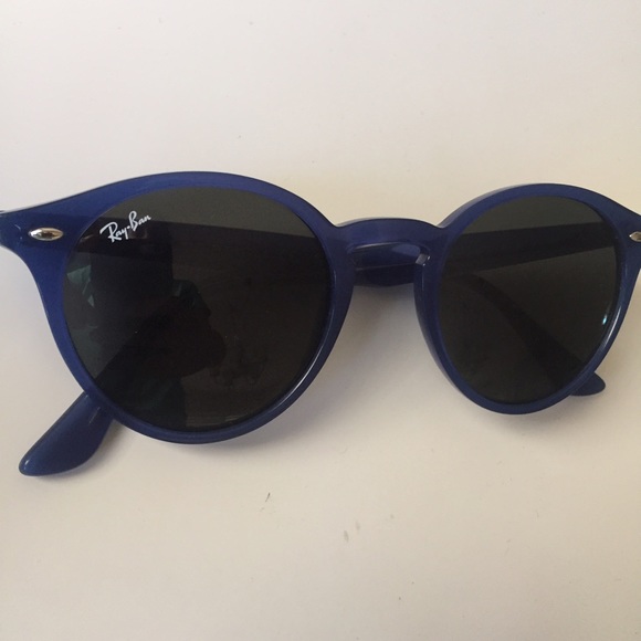 Ray Ban round sunglasses rb2180