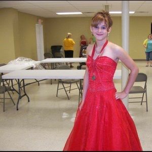 Prom/pageant dress size Jr. Miss 6, runs small