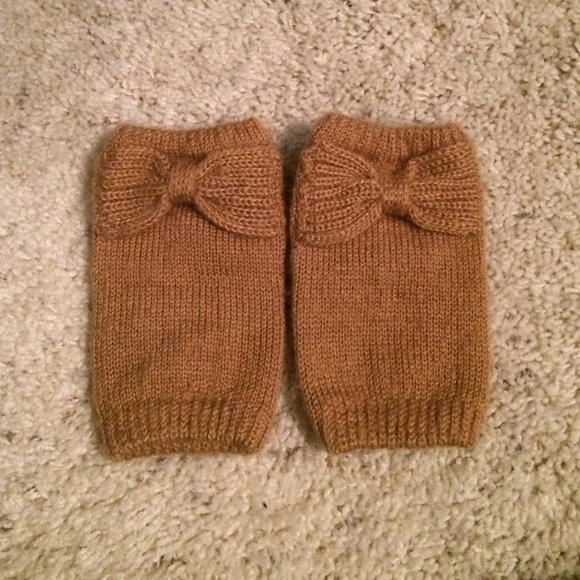 🎀 Fingerless Gloves w/ Bow Detail 🎀 - Picture 3 of 4