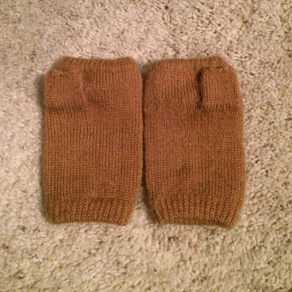 🎀 Fingerless Gloves w/ Bow Detail 🎀 - Picture 4 of 4