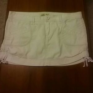 🙍L.e.i. off white mini skirt🙍