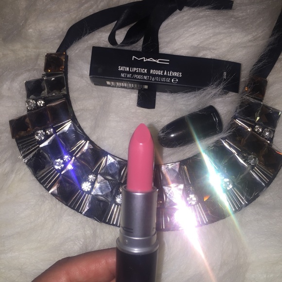 MAC hoop LE lipstick