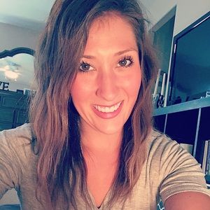 Meet your Posher, Elise