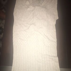 Beautiful knit top can be warm w jeans/leggings