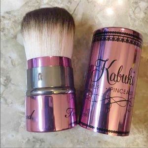 Too Faced Retractable Kabuki Brush