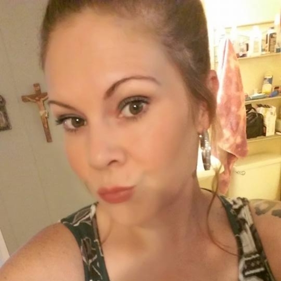 Meet your Posher, Kimberly - Picture 2 of 2