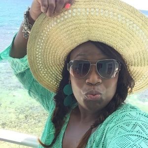 Meet your Posher, Latia