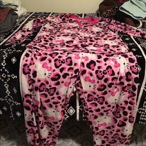 Hello kitty pajama set!