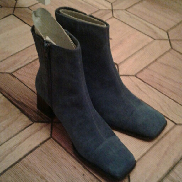 Blue leather suede shoes 6M