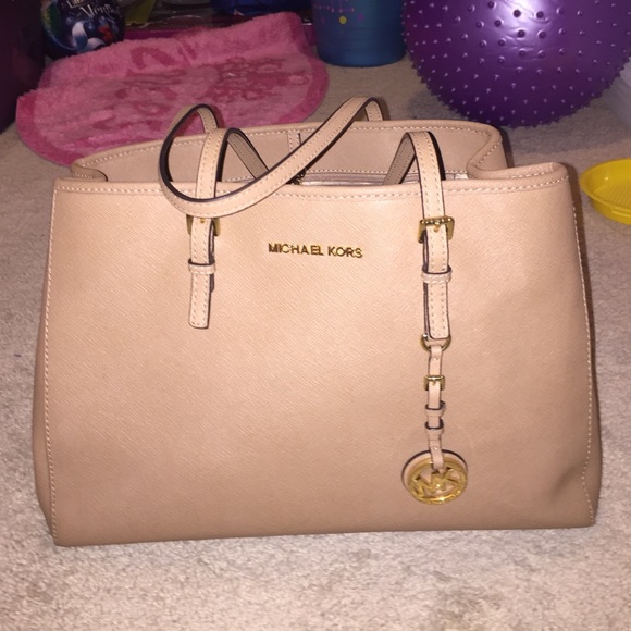Michael Kors Handbags - Mk purse!!  💕💕💕