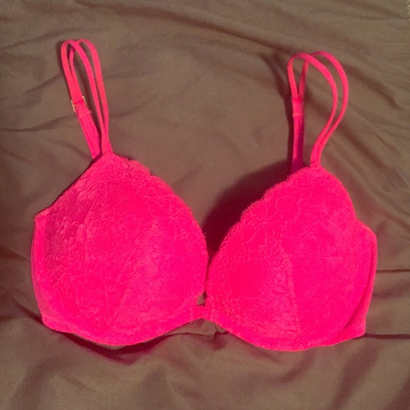 VS Pink Heartbreaker Plunge Pushup Bra
