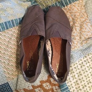 Gray canvas Toms