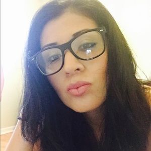 Meet your Posher, Lesly