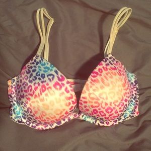 VS Pink Heartbreaker Plunge Pushup Bra