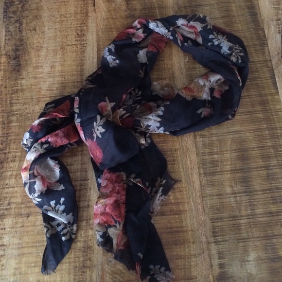 Ralph Lauren Light Weight scarf