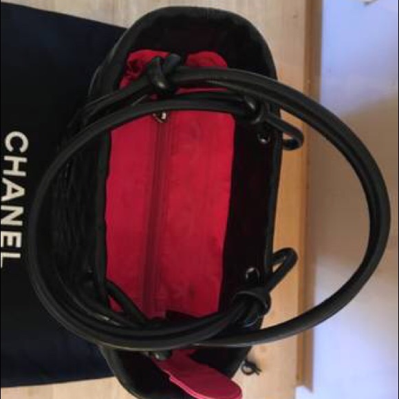 Classic Chanel quilted tote - Picture 3 of 4