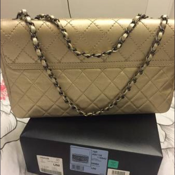 CHANEL GOLD FLAG BAG - Picture 2 of 3