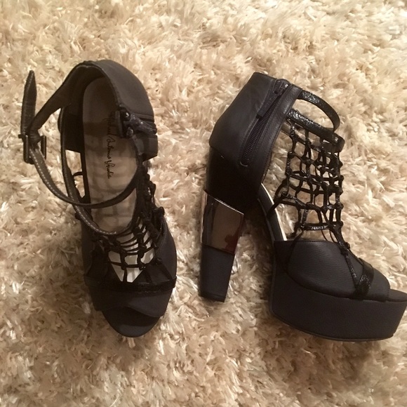 MICHAEL ANTONIOโข Townsend in Black - Picture 3 of 5