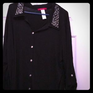 Stretchy button down top with rhinestone collar