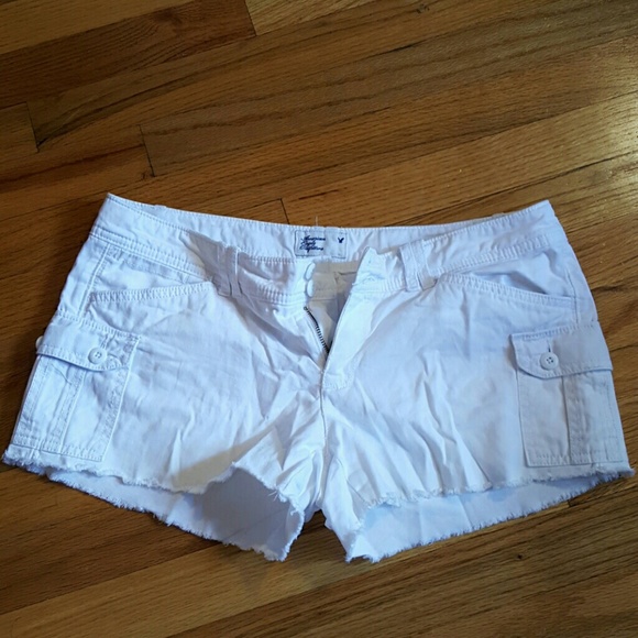White American Eagle shorts