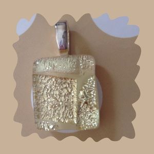 VERY PRETTY GLASS PENDANT.  NWOT.