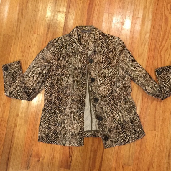 Light weight jacket/ blazer. Like new. Worn once.