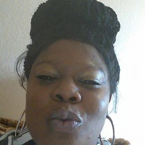 Meet your Posher, Demetria