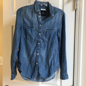 American Eagle Boyfriend Fit chambray button up