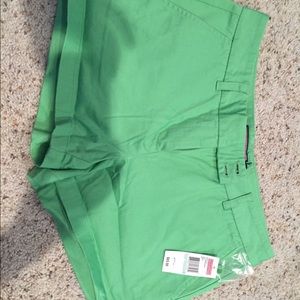 vineyard vines green shorts! BRAND NEW!