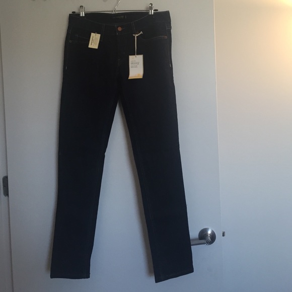 Levis dark blue jean