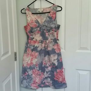 Donating 8/1! Pretty Loft floral dress