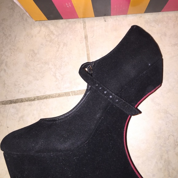 Shoes - Picture 2 of 2