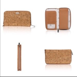 NEW Thirty-One Wallet -Metallic Cork
