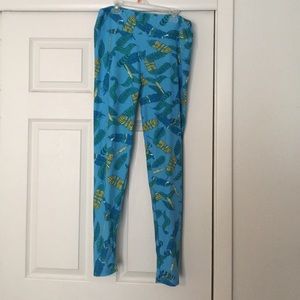Lularoe T&C feather leggings