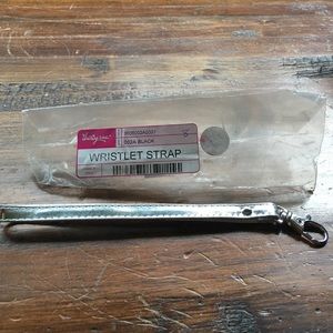 Thirty-one wristlet strap.