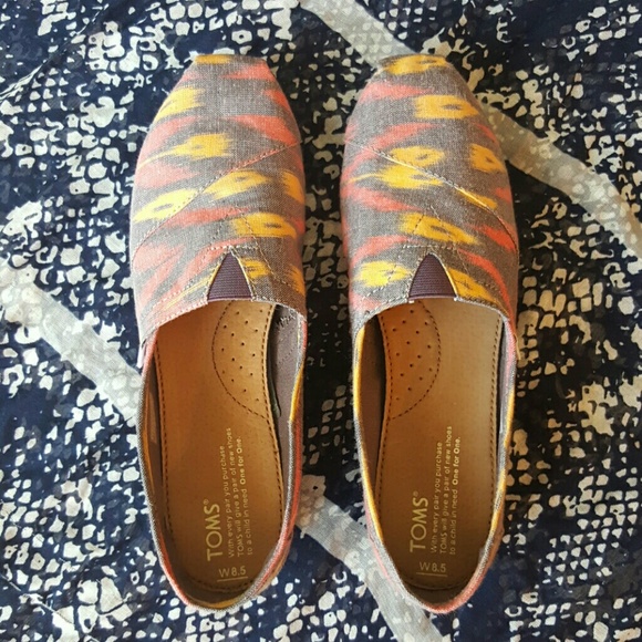 Toms Shoes - TOMS Classic Pink/Orange Ikat, EUC