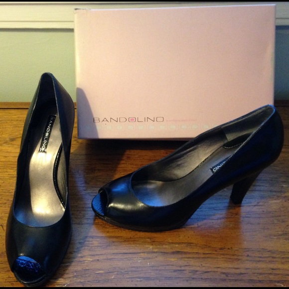 BANDOLINO BLACK HEELS