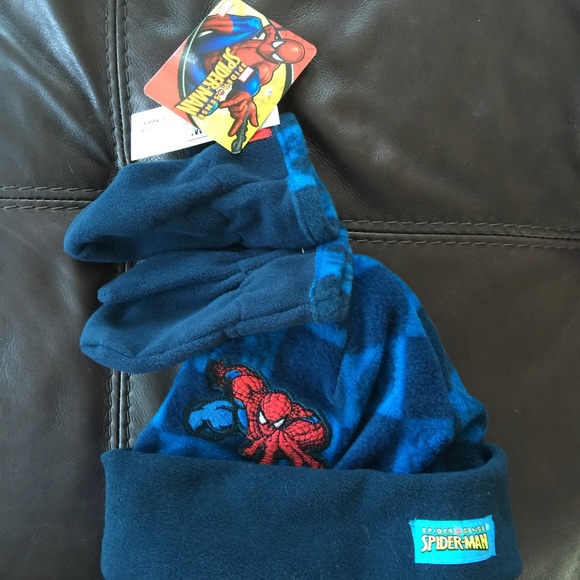 Spider-Man - One Size - Cap and Gloves Fleece Set. - Picture 1 of 2