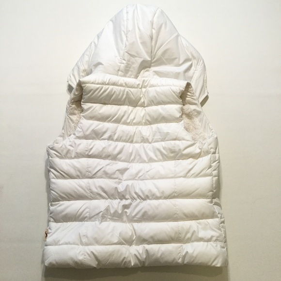 🔴SALE🔴 Hollister Puffer Vest - Picture 3 of 3