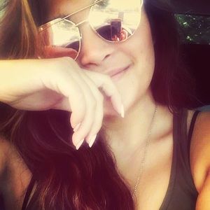 Meet your Posher, Cynthia