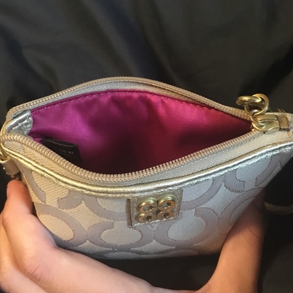 🌟AUTHENTIC🌟 Coach wristlet - Picture 2 of 4