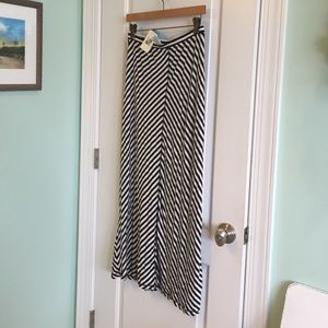 Max Studio Maxi Skirt NWT size  medium