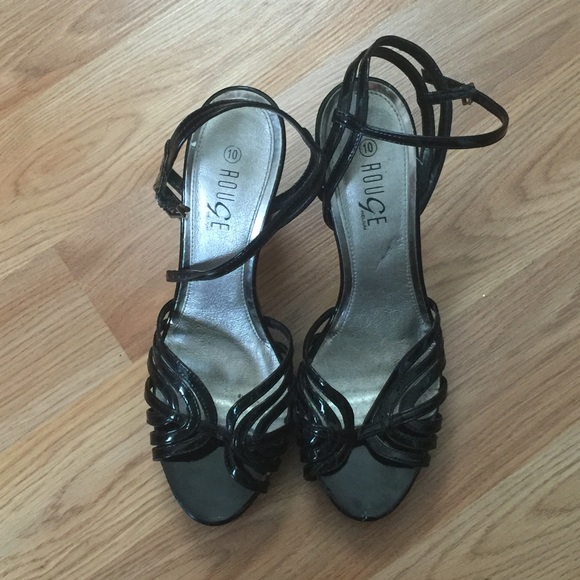 Rouge Black strapped open toe