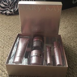MARY KAY time wise repair hole set