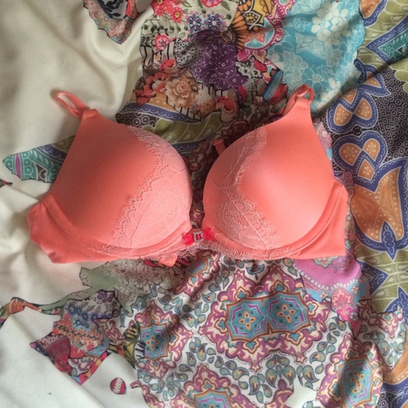 Victoria's Secret Miraculous Plunge 32A