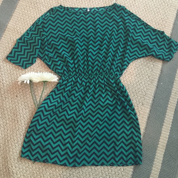 Chevron dress with cut out sleeves
