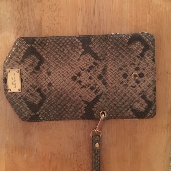 💯% genuine Michael kors snakeskin leather iPhone - Picture 4 of 4