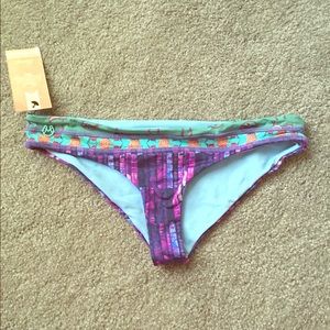 NWT MAAJI REVERSIBLE BOTTOMS LARGE